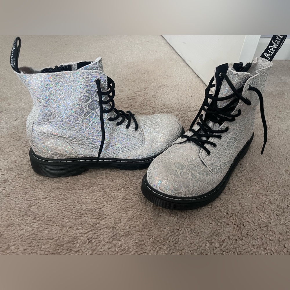 Girls Women’s Doc Martens Size 6 New Condition Authentic